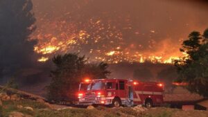 Incêndios matam 9 na Califórnia; Trump culpa gestão florestal