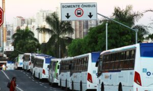 CMTC alega déficit de mil ônibus para cumprir decreto