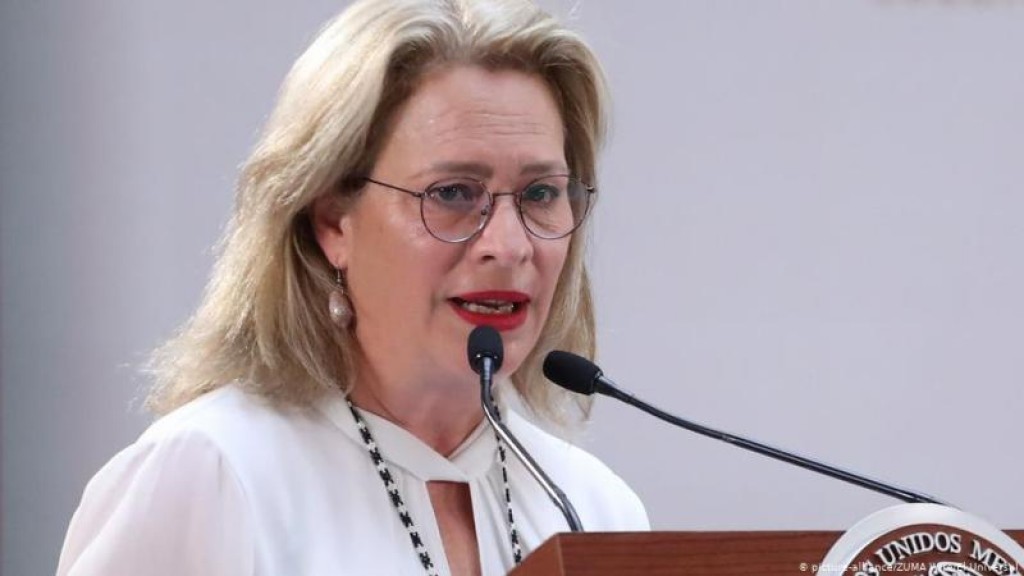 Ministra mexicana renuncia após causar atraso em voo