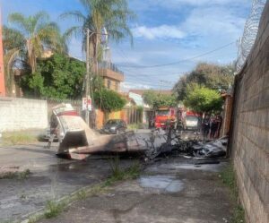 Avião de pequeno porte cai e deixa um morto em Belo Horizonte