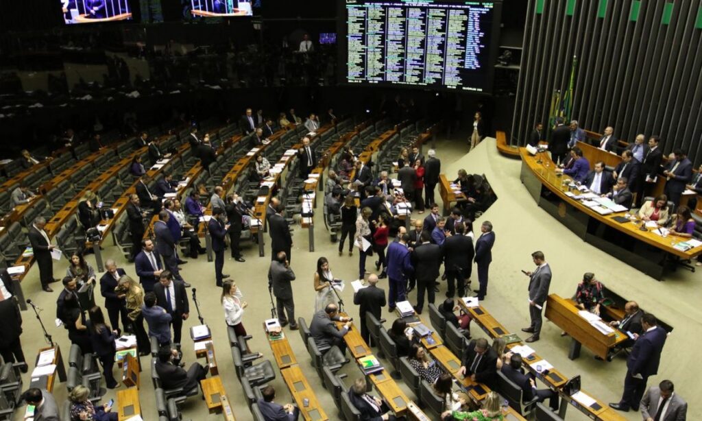 Câmara rejeita todos destaques e aprova reforma da Previdência