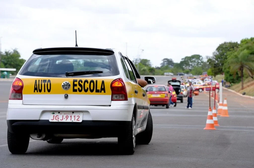 Detran Goiás tem 100 vagas para examinadores de trânsito com salários de R$ 3.360