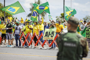 Bolsonaristas organizam caravanas e vendem pacotes de viagem para atos de 7 de setembro