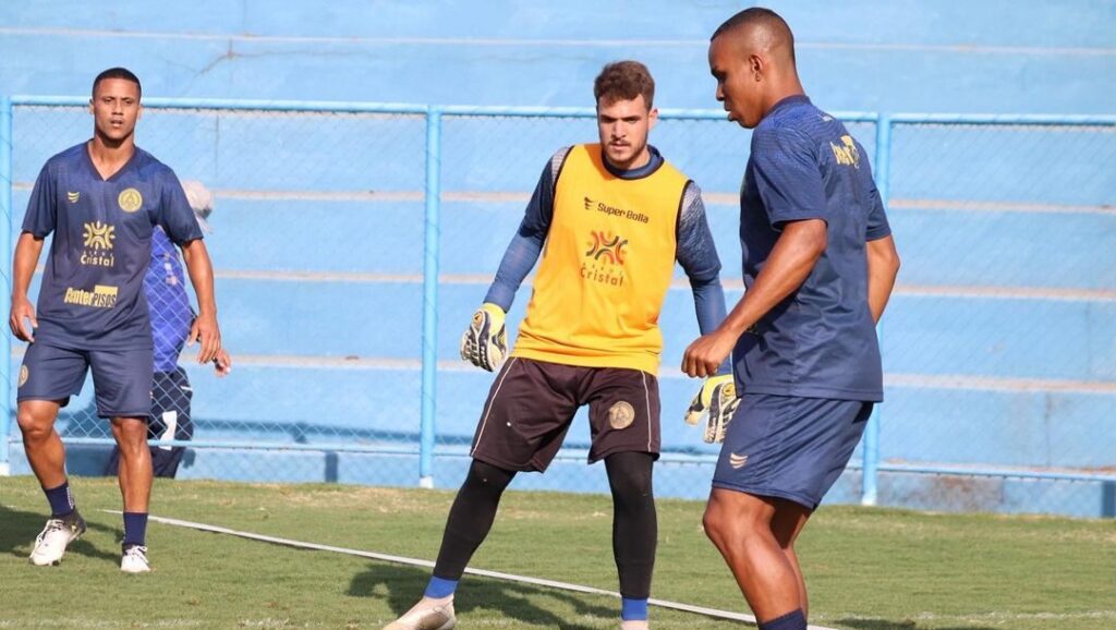 Aparecidense fecha a contratação de goleiro revelado no Goiás