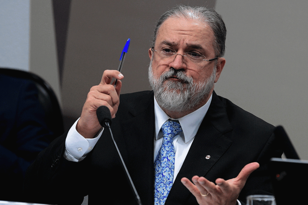 Augusto Aras testa positivo para covid-19 e não participa da sessão de abertura do ano legislativo