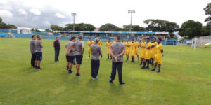 Na estreia dos goianos