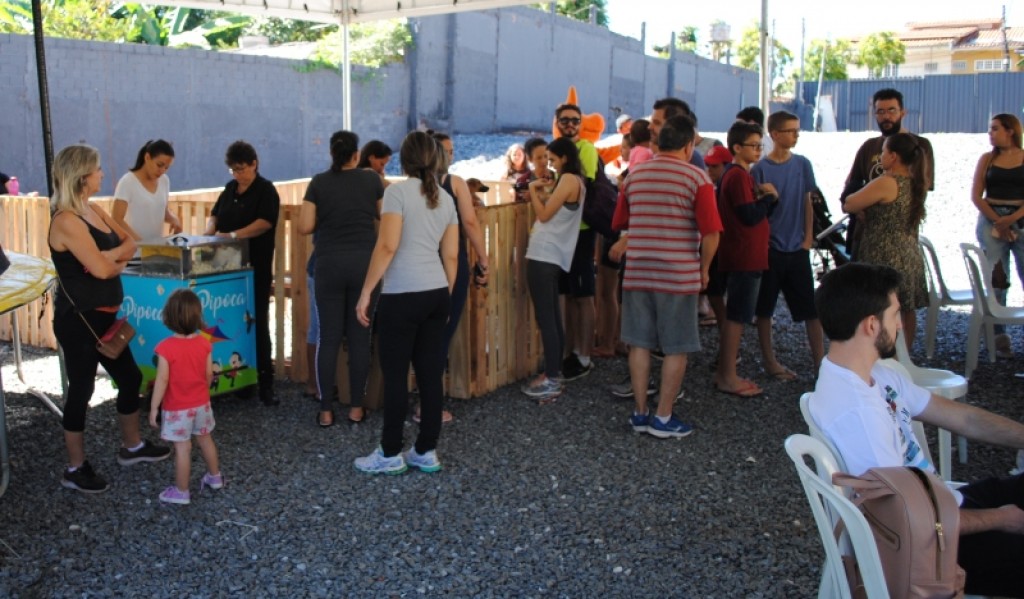 Feira de adoção movimentou manhã de domingo no Parque Areião