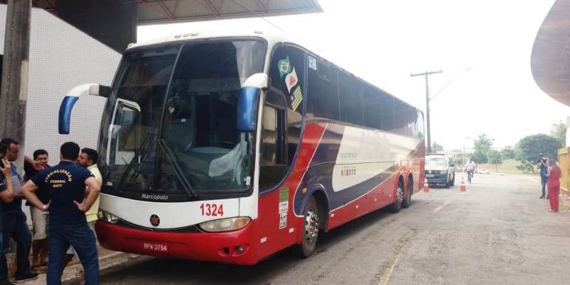 Ônibus que levaria passageiros acidentados é impedido de seguir viagem