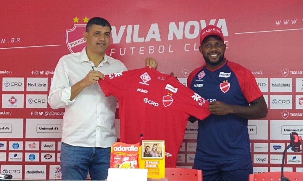 Zagueiro Elivelton é apresentado oficialmente pelo Vila Nova