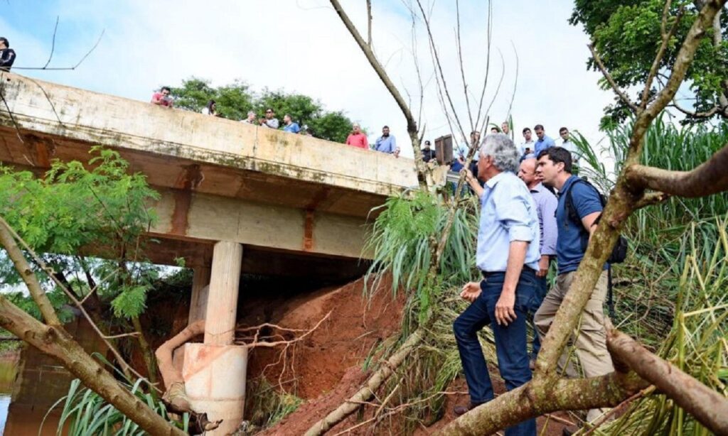 Caiado visita Pontalina e garante rapidez na recuperação de rodovias