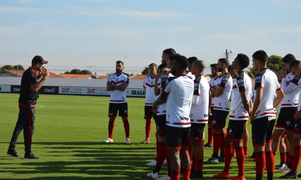 Atlético Goianiense visita o Coritiba em partida pelo segundo lugar