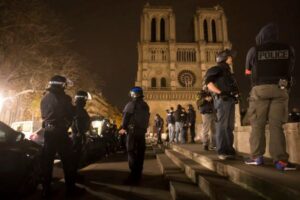 Povo francês se une para reconstrução da Catedral de Notre-Dame