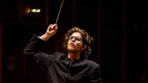 Orquestra Filarmônica de Goiás recebe maestro britânico