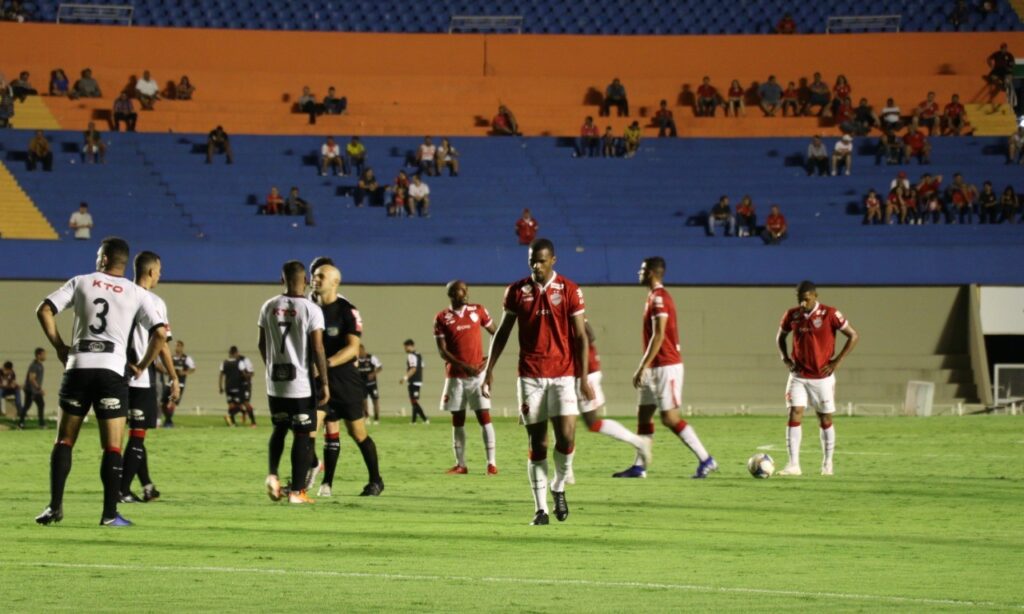 Brasil de Pelotas afunda ainda mais Vila Nova na zona de rebaixamento