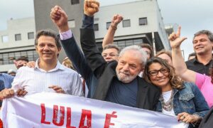 Urgente: Lula deixa cadeia após 19 meses preso