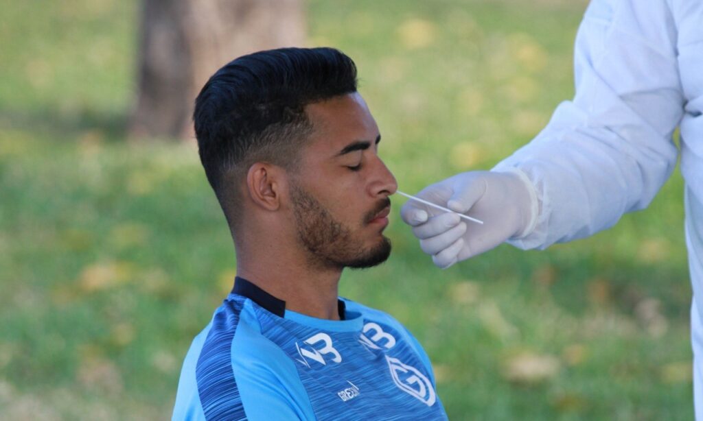 Goiás tem dez contaminados e partida contra São Paulo é adiada