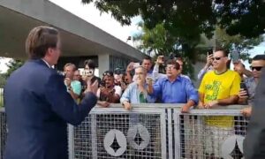 Bolsonaro divulga vídeo de apoiador que pede fim do exame de Ordem da OAB