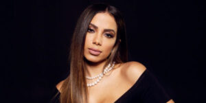 Anitta diz que é bi há 10 anos: “Algo que qualquer um pode experimentar”