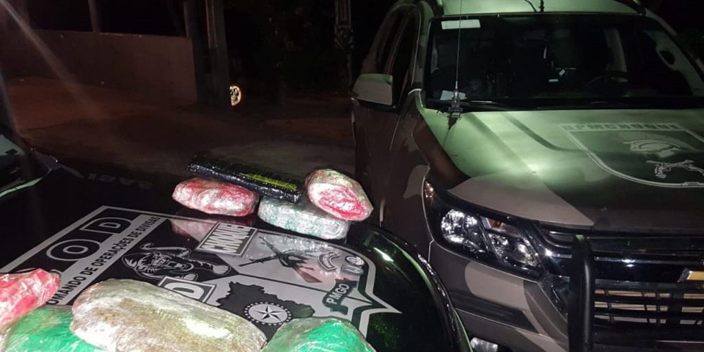 Mulher é presa suspeita de transportar nove tabletes de maconha