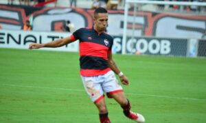 Excesso de cartões preocupam o Atlético Goianiense