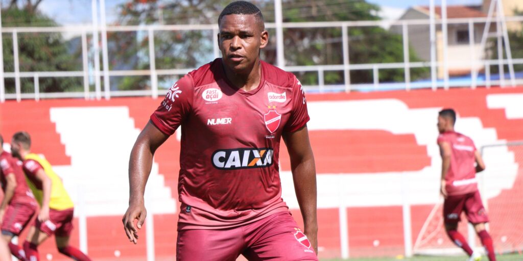 Vila Nova tenta renovar contrato com o meia Alan Mineiro