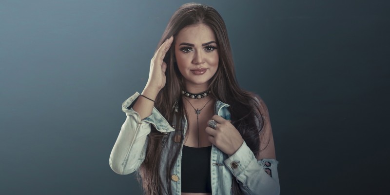 Bia Ferraz grava 1º DVD nesta terça em Goiânia