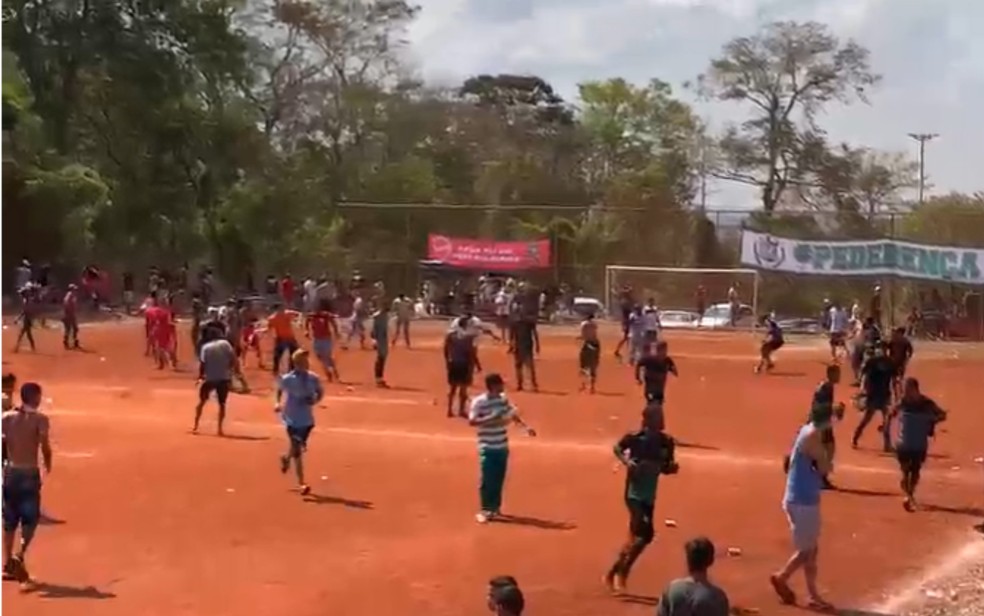 Partida de futebol termina com briga