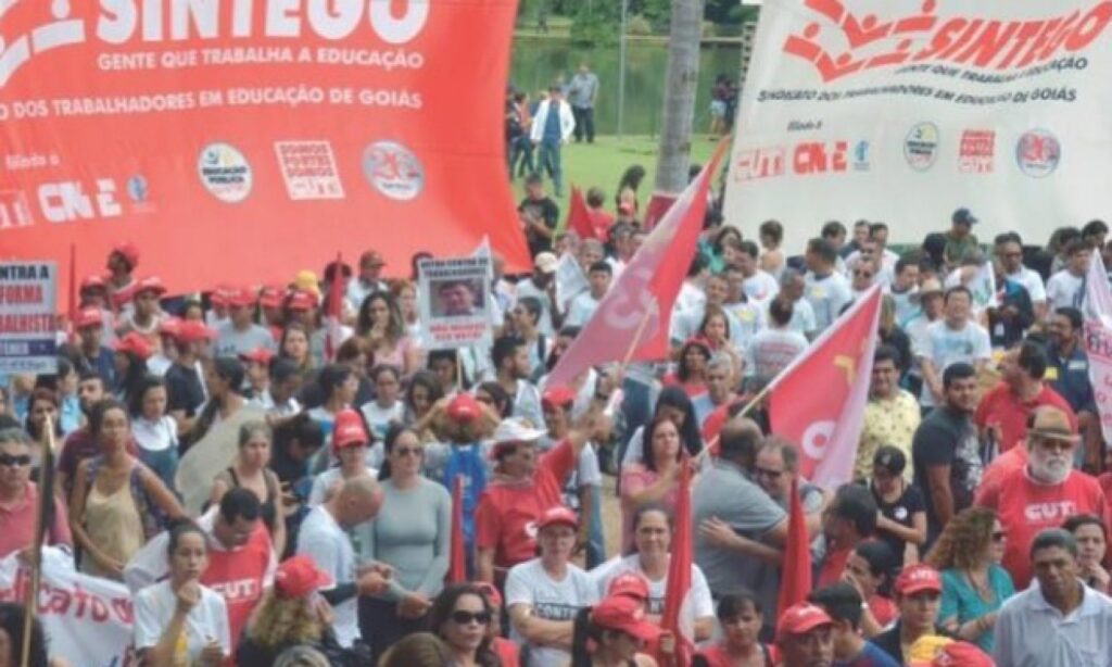 Professores da Rede Estadual de Educação podem entrar em greve nesta terça-feira