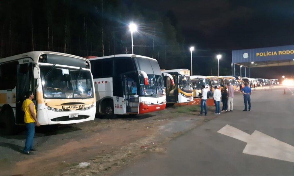 Mais de 40 veículos de transporte escolar são flagrados com irregularidades