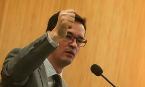 Dallagnol é punido com advertência por críticas a ministros do STF