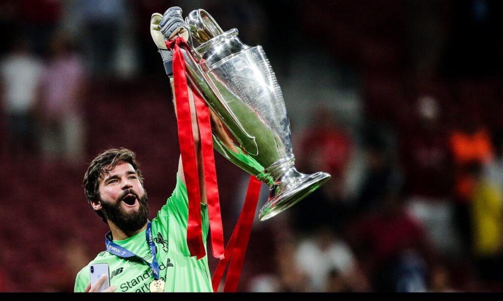 Alisson é indicado por Uefa para prêmio de melhor goleiro da Champions