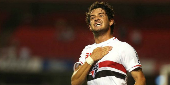 Alexandre Pato fecha contrato de 4 anos com São Paulo após temporada na China