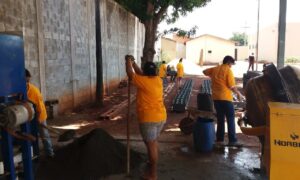 Detentas de Corumbaíba trabalham na produção de blocos que serão utilizados na ampliação do presídio