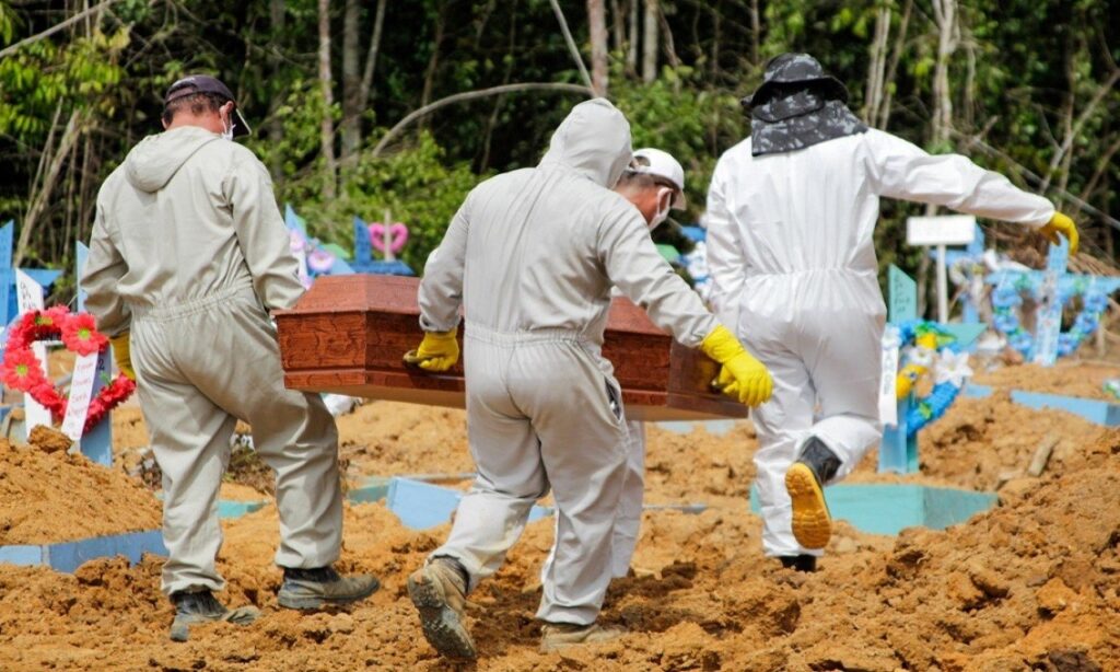 Brasil ultrapassa 2 milhões de casos de Covid-19; mortes somam 76.688