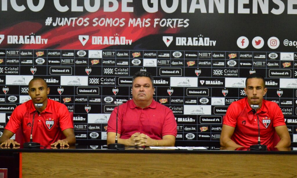 Atlético Goianiense acerta renovação com Reginaldo e Nicolas