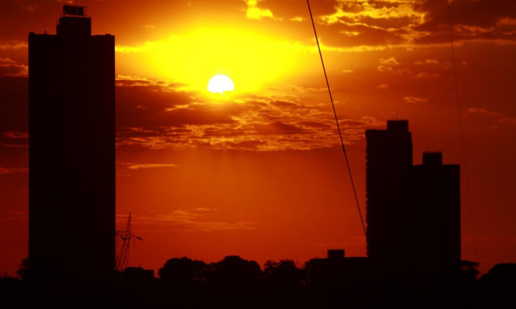 Calor ficará intenso e cidades goianas podem registrar 38°C. Confira