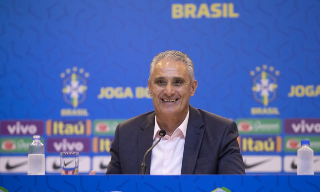 Tite anuncia lista com apenas convocados "estrangeiros"