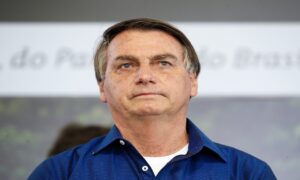 Bolsonaro desiste de criar Renda Brasil após atritos com Economia