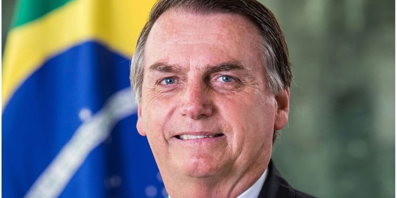 Bolsonaro divulga foto oficial em formato padrão