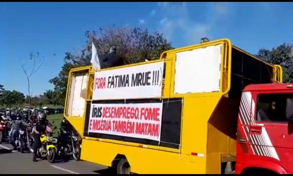 Em carreata