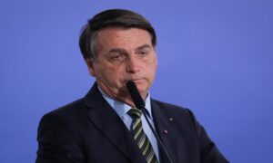 Bolsonaro diz que proposta do Renda Brasil está suspensa