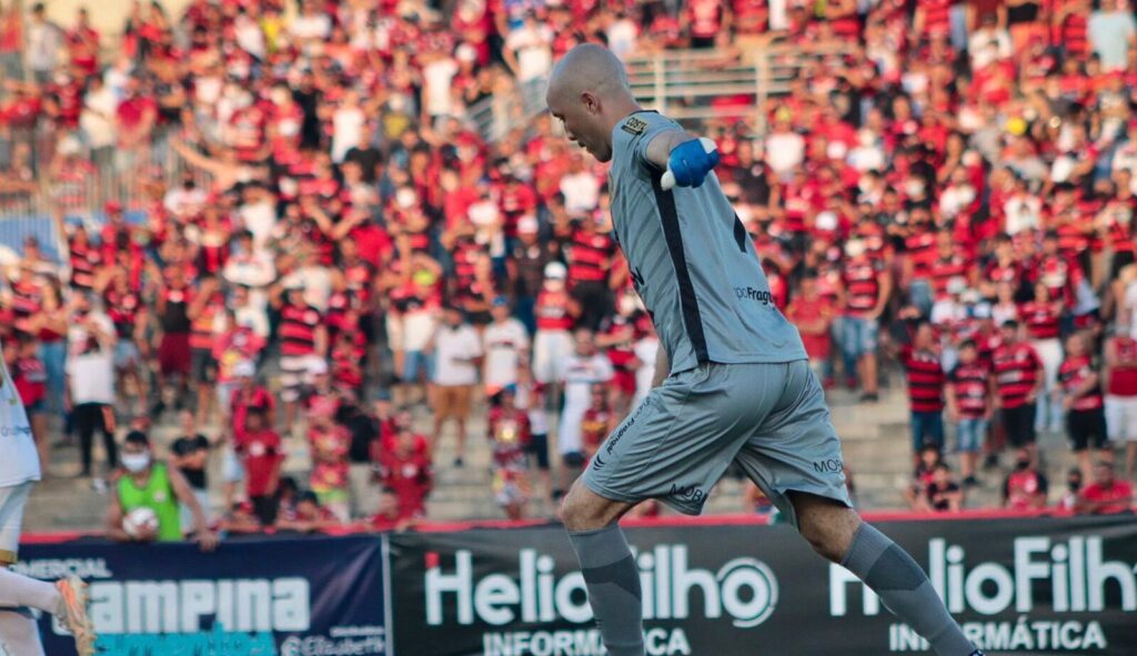 David faz único gol do jogo em vitória da Aparecidense sobre o Campinense