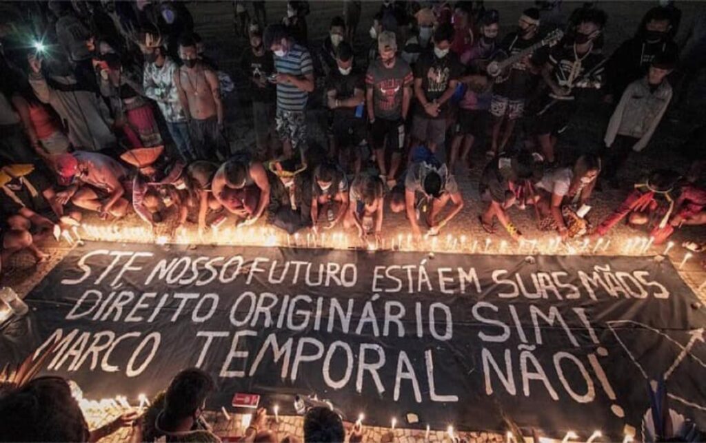 Em meio a protestos