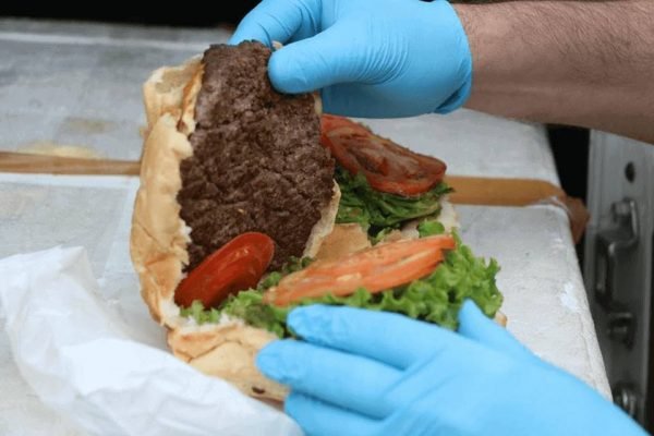 Grupo suspeito de fornecer carne de cavalo a 60% das hamburguerias é preso