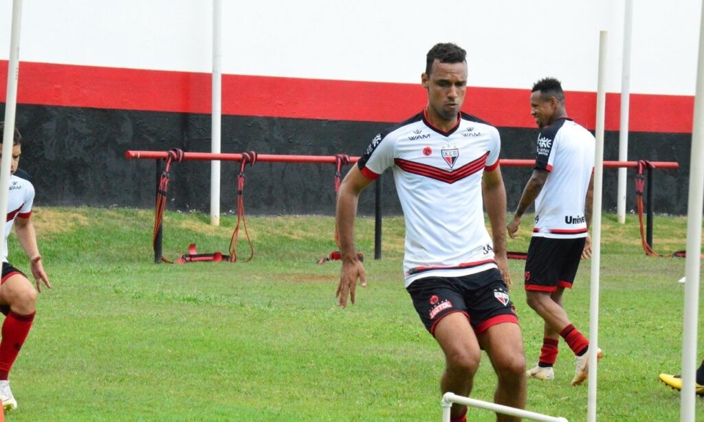 Atlético tenta quebrar má fase contra o Operário