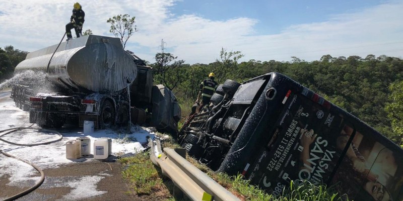 Motorista da cantora Yasmin Santos morre em acidente na BR-040