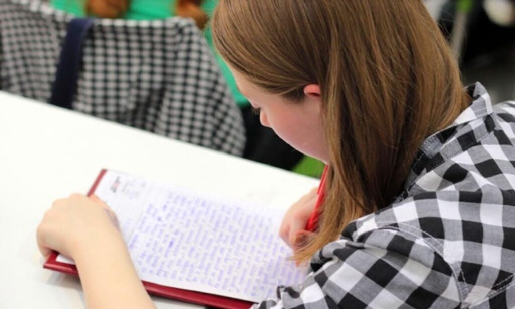 Alunos do 9º ano da rede pública poderão concorrer a bolsa de estudos