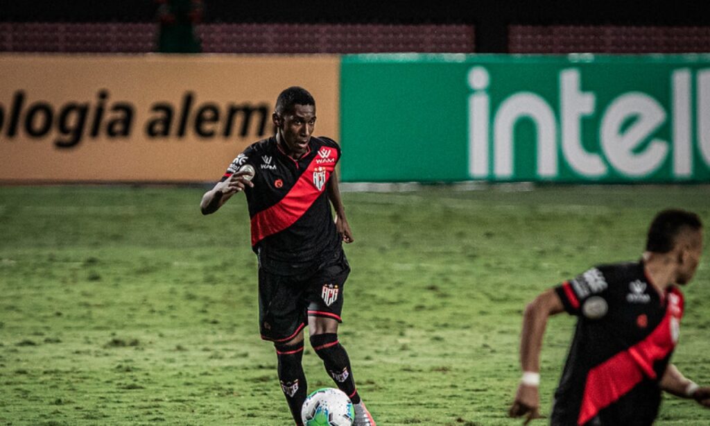 Atlético Goianiense acerta o empréstimo de Luan Sales para o Flamengo