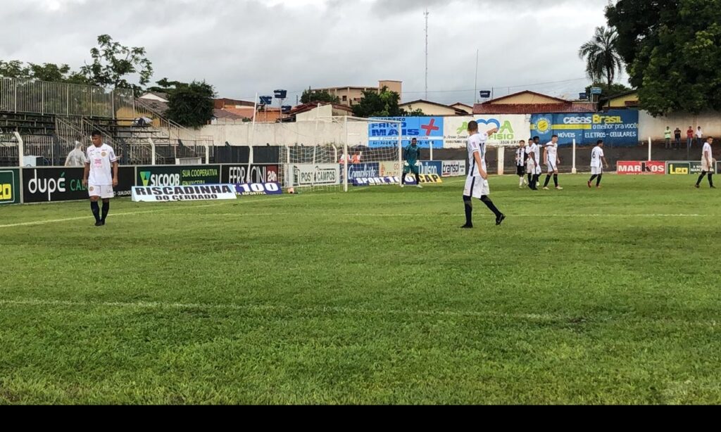 Jaraguá vira sobre a Aparecidense e mantém a liderança