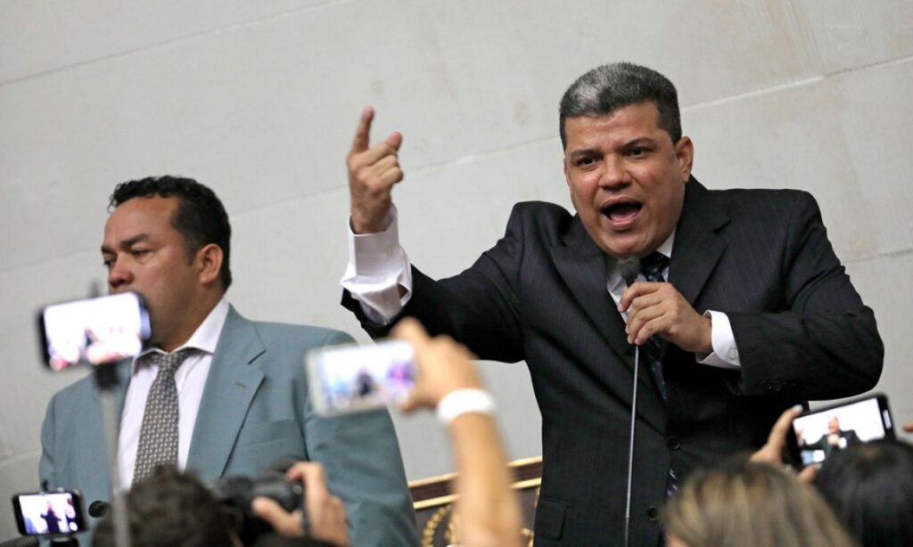 Luis Parra é eleito novo presidente da Assembleia venezuelana